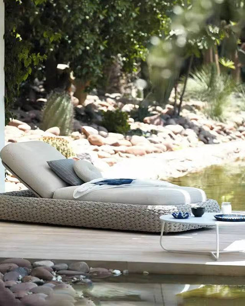 Side profile of Gyro Outdoor Lounger