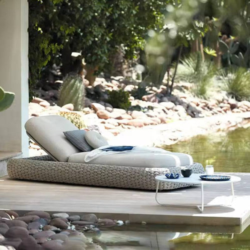 Side profile of Gyro Outdoor Lounger