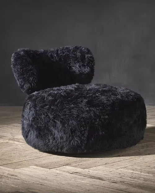 Black Peachy chair in ultra-soft fur