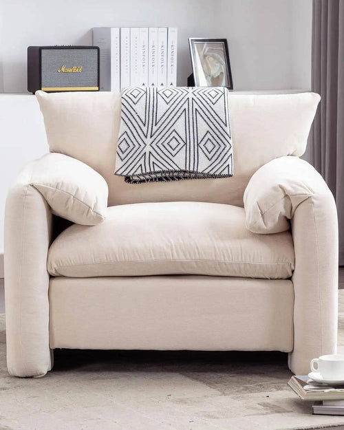 Fluffo cozy lounge chair with plush fiber back