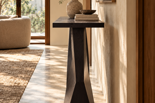 Junto Foyer Console