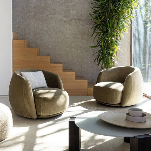 Luxurious and oversized Kalito armchair in a light gray fabric