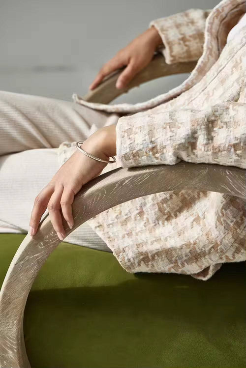 Side profile of Rumion Chair