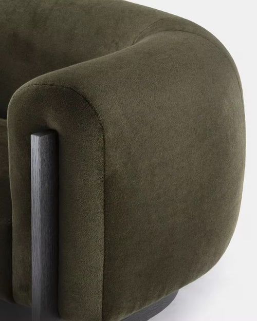 Closeup view of Vanta chair